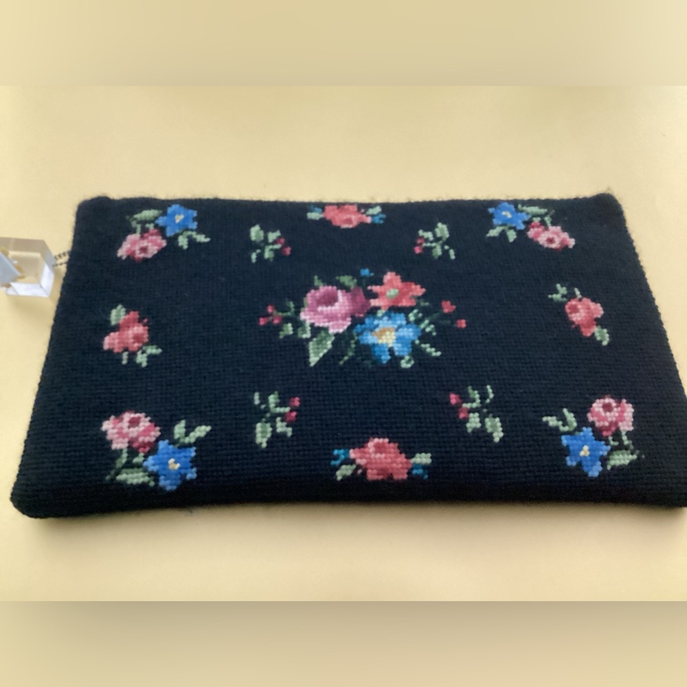 NWOT EMBROIDERED CLUTCH